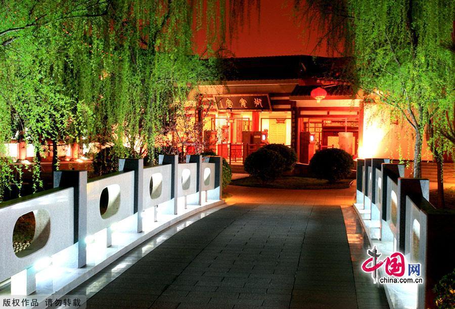 Прекрасные ночные пейзажи Лотосового парка династии Тан