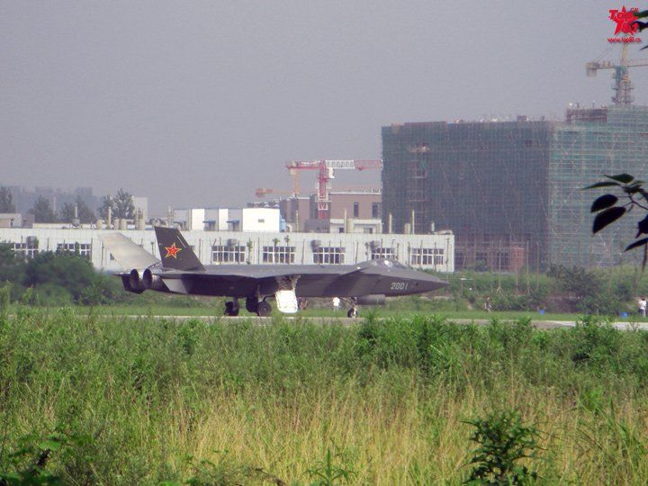 Китайский истребитель пятого поколения J-20 совершил свой 27-й по счету испытательный полет