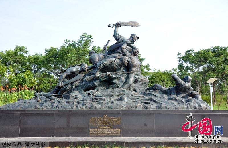 Группа скульптур в память об Уханьской битве