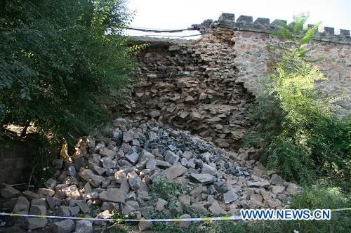 В Чэндэ из-за дождей произошло обрушение стены летней императорской резиденции Бишушаньчжуан 
