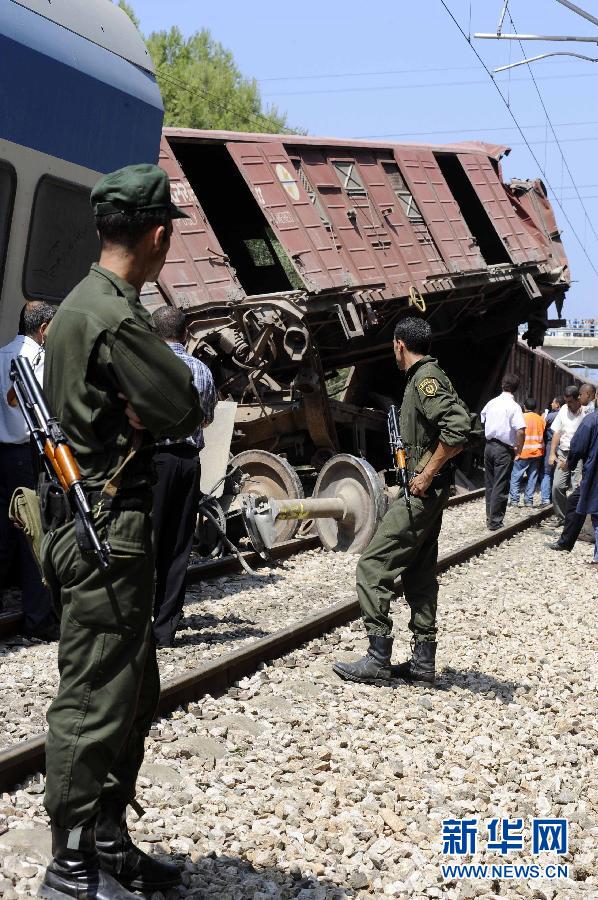 22 августа в Алжире сегодня произошло столкновение пассажирского и грузового поездов, в результате чего, к настоящему времени, уже погиб один человек, 30 ранены, среди них 4 получили тяжелые травмы.
