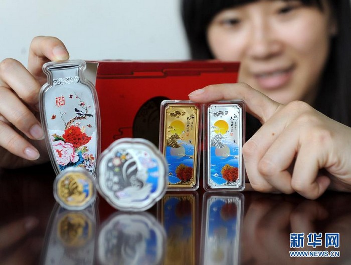 В Пекине продают золото и серебро в честь праздника 1