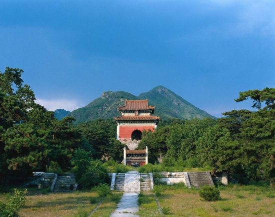 Сколько объектов мирового наследия в Китае? 12