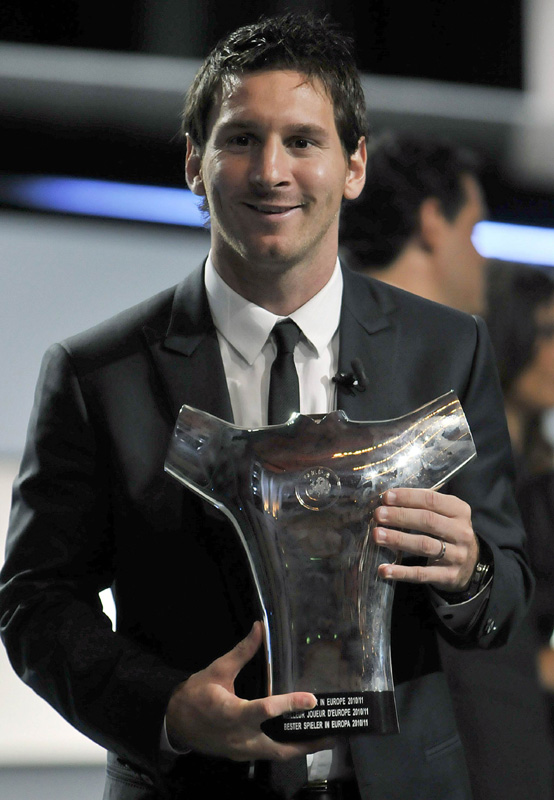 Аргентинский форвард 'Барселоны' Лионель Месси стал обладателем учрежденного этим летом Европейским союзом футбольных ассоциаций (УЕФА) приза лучшему игроку Европы.