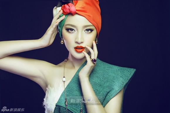 Актриса Гань Тинтин в рекламе ювелирных украшений 