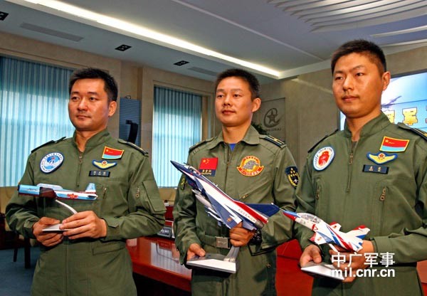 В Китае появились две новые пилотажные группы ВВС НОАК3