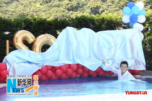 Новый образ певца Чэнь Сяодуна11