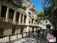 К настоящему времени здесь насчитывается 735 каменных пещер, где сохранены 45 тыс. кв. м. настенных росписей. В 1987 г. пещеры Могао по решению ЮНЕСКО были внесены в Реестр мирового культурного наследия. 