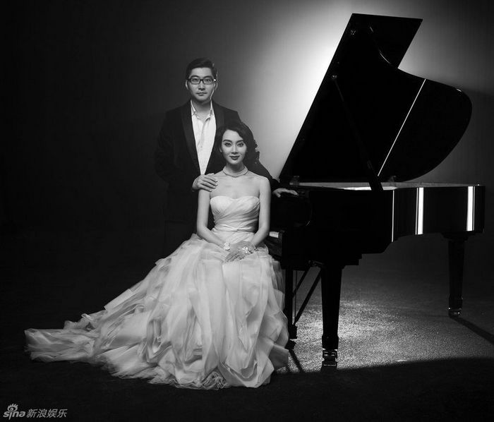 Супрурги Чэнь Шу и Чжао Иньинь в свадебных снимках