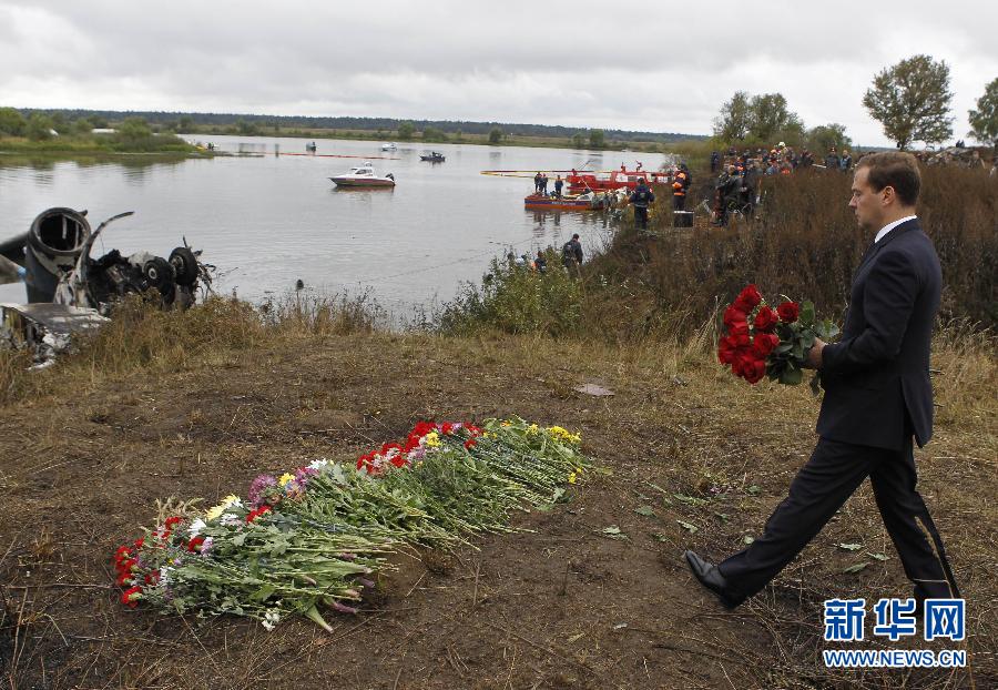 Напомним, что самолет «ЯК-42», на котором ярославская хоккейная команда «Локомотив» летела в Минск, разбился 7 сентября. Погибло 43 человека.