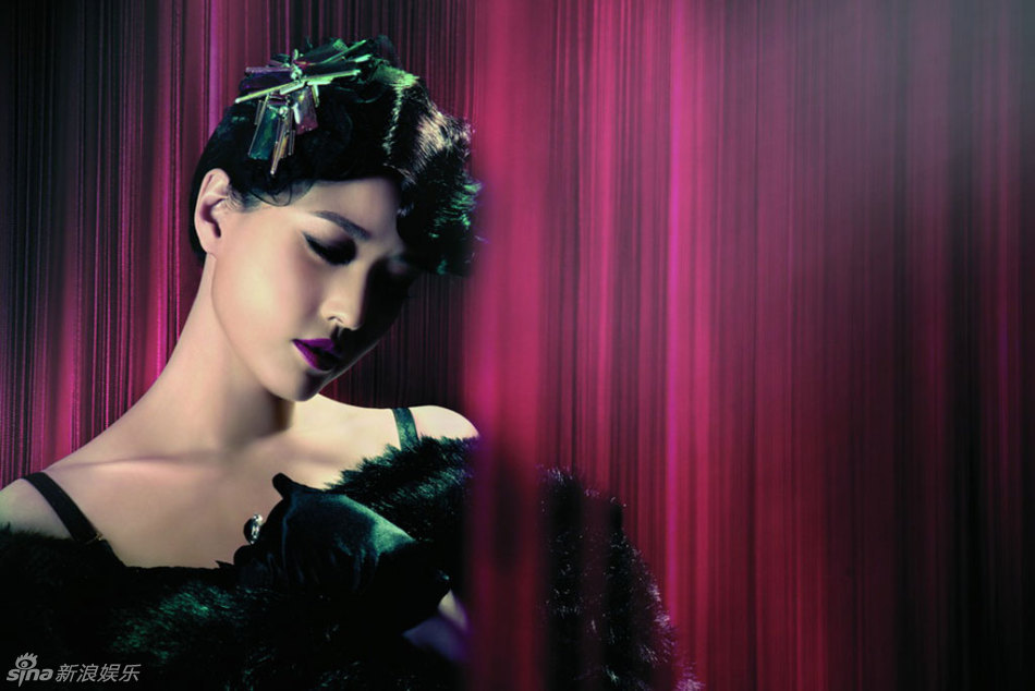 Актриса Кэти Чоу в рекламе белья в стиле ретро