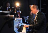 Путин продемонстрировал мастерство игры на рояле