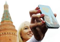 Российские красотки отметили день рождения Медведева на Красной площади