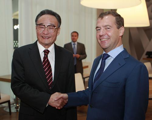 У Банго во второй половине дня по местному времени в подмосковном технопарке 'Сколково' встретился с президентом России Дмитрием Медведевым. 