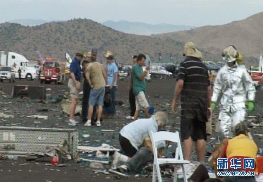 В пятницу в ходе воздушной гонки в городе Рено в штате Невада в США, около трибуны разбился самолет 'Мустанг п-51', в результате чего получили ранения не менее 75 человек и погиб пилот самолета.