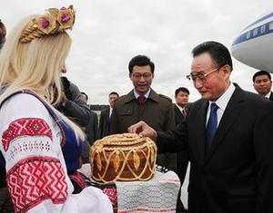 Председатель ПК ВСНП У Банго прибыл в Минск, начав официальный дружественный визит в Беларусь2