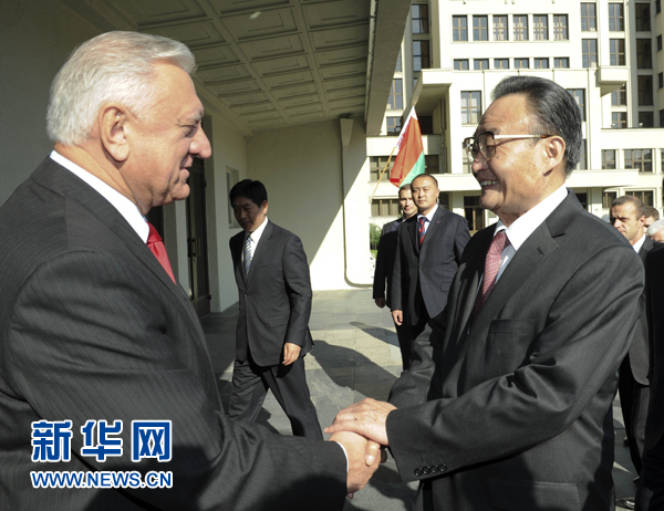 У Банго высоко оценил китайско-белорусские отношения и отметил, что практическое сотрудничество является важным отражением высокого уровня межгосударственных связей. 