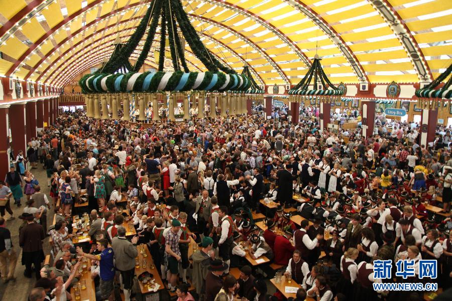 На данном фестивале пива в общей сложности было установлено 14 «теплиц для пива», как ожидается, его посетят более 6 миллионов туристов со всего мира.
