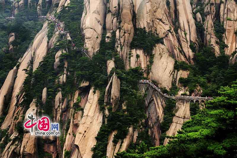 Очаровательные горы Хуаншань в провинции Аньхой