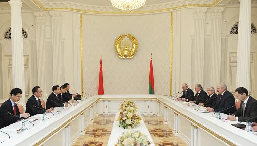 Президент Беларуси подтвердил, что правительство Беларуси решительно придерживается политики одного Китая, твердо стоит на стороне китайского народа в вопросах, касающихся коренных интересов Китая.