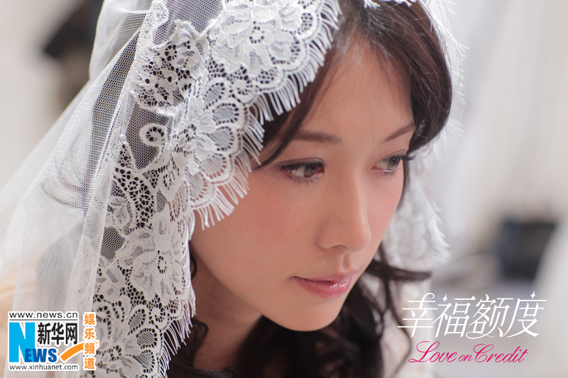 Линь Чжилин в свадебных платьях 