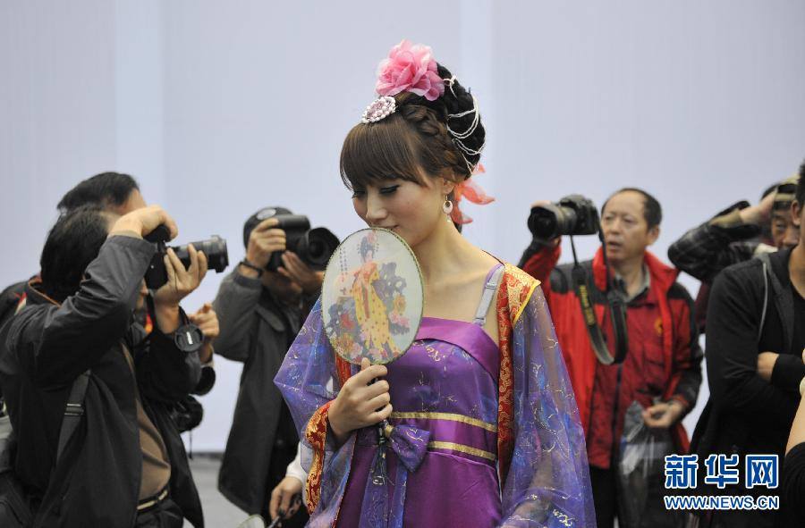 Красавицы на Международной выставке фотографических работ -2011(Пинъяо)