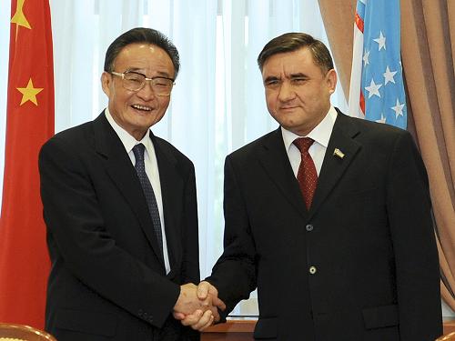 И. Сабиров указал, что он в значительной степени повысит уровень межпарламентских связей, придаст важный импульс всевекторному сотрудничеству между Узбекистаном и Китаем в политической, торгово-экономической, гуманитарной и других сферах.
