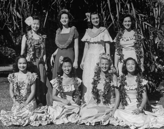 Фотографии американских университетских красавиц в журнале《LIFE》1945 года 1