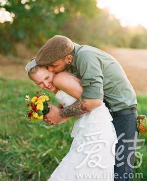 Счастливая свадьба на природе