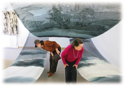 28 сентября в Государственном историческом музее Беларуси открылась выставка современного волоконного искусства Китая, организованная Институтом изящных искусств Университета Цинхуа по инициативе Министерства культуры КНР. 