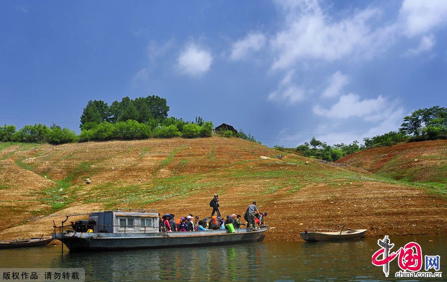 Живописное озеро сяоцяньдаоху в г. Даньдун провинции Ляонин