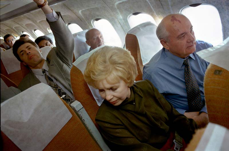 На фото: в 1996 году президент СССР Михаил Горбачев и жена Раиса прилетели в Самару для участия в президентской кампании.
