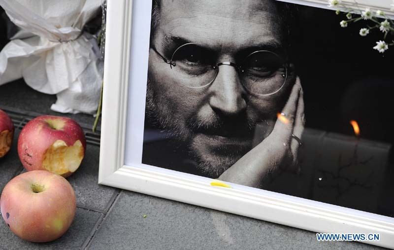 В столице Китая поклонники Стива Джобса почтили его память