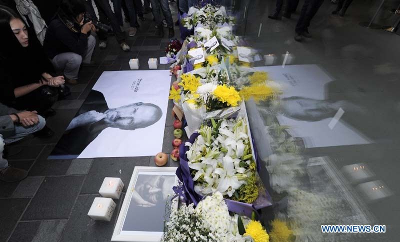 В столице Китая поклонники Стива Джобса почтили его память