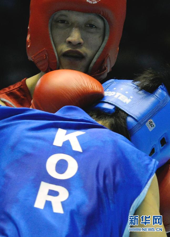 Китайский боксер, победитель пекинской Олимпиады Цзоу Шимин завоевал золотую медаль чемпионата мира по боксу, который завершился в столице Азербайджана.