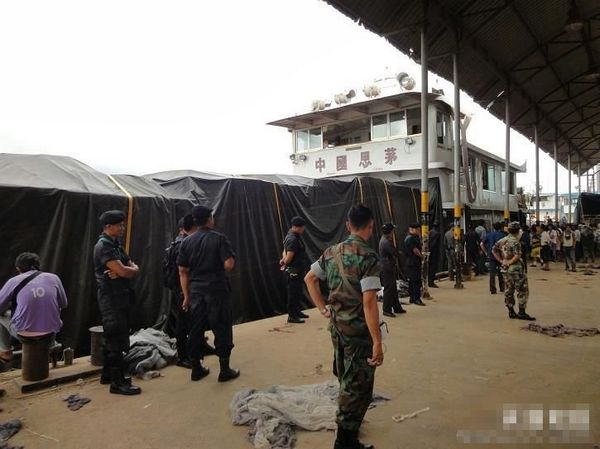 Одиннадцать членов команд китайских судов были убиты в результате нападения на реке Меконг