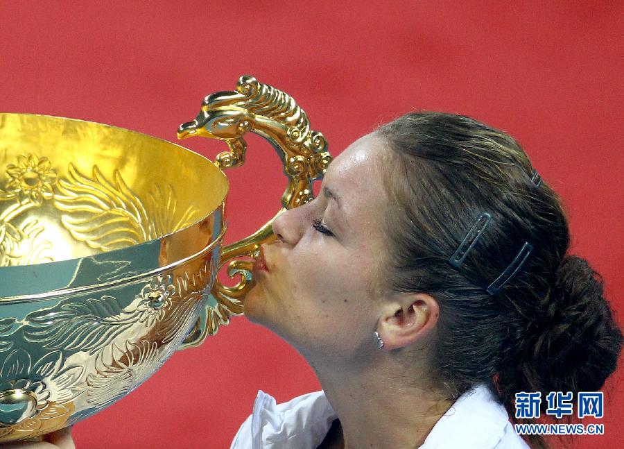 В финальном матче турнира WTA China Open, прошедшем вчера в Пекине, польская теннисистка Агнешка Радваньска победила немку Андреу Петкович со счетом 2:1.