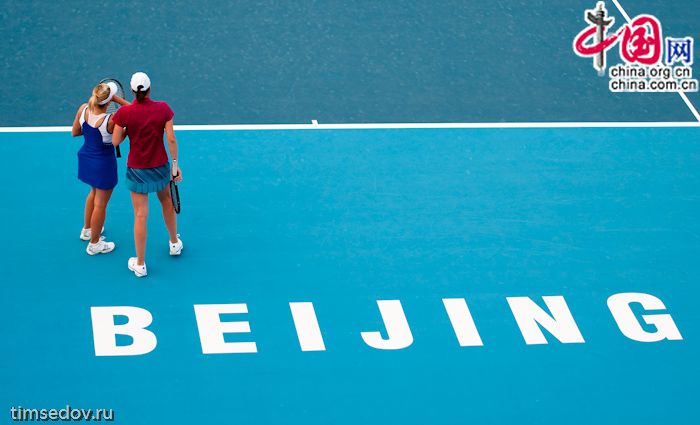 Теннисный турнир «China Open» завершился в Пекине. Две недели на свежих кортах рядом с Олимпийской деревней одни из самых лучших спортсменов мира взмахами и перебежками доказывали свое мастерство.