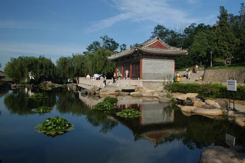 Монастырь Мэнцзяннюй в Циньхуандао