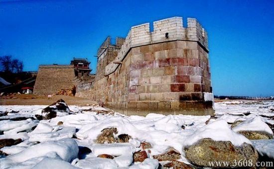 Начало Великой китайской стены – Лаолунтоу (?Голова дракона?) в Циньхуандао