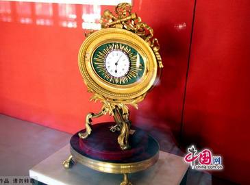 Императорские памятники: часы в летней резиденции «Бишушаньчжуан» в городе Чэндэ