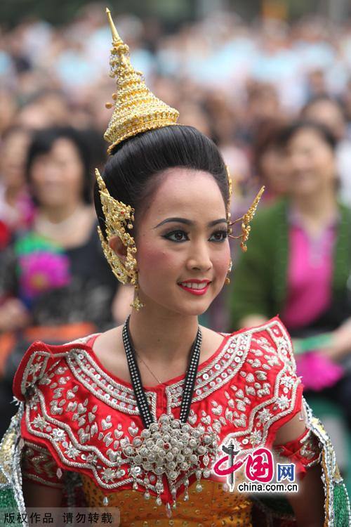 Жители Чунцина полюбовались танцами народов разных азиатских стран