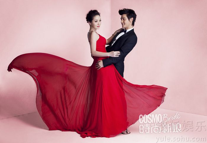 Сянганская телезвезда Дин Цзыцзюнь со своей супругой в свадебных снимках