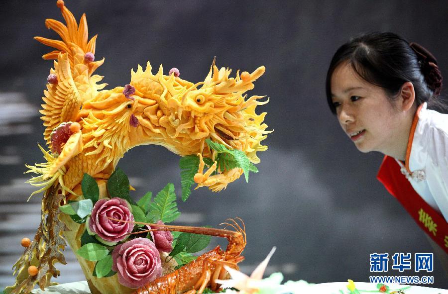 15 октября четвертый фестиваль лакомств и деликатесов официально открылся в Нанкинском международном выставочном центре, который будет длится месяц.