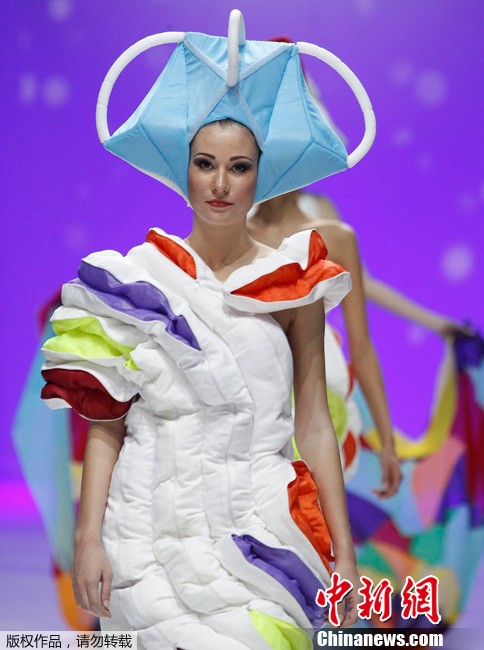 Странные одежды на Конкурсе моды молодых россиян7