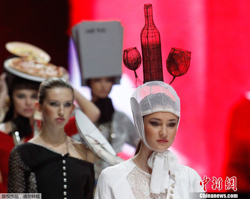 Странные одежды на Конкурсе моды молодых россиян8
