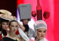 Странные одежды на Конкурсе моды молодых россиян