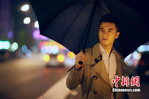Китайский актер Чжэн Кайсинь