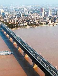 Достопримечательность города Ухань: Мост «Ухань» через реку Янцзы