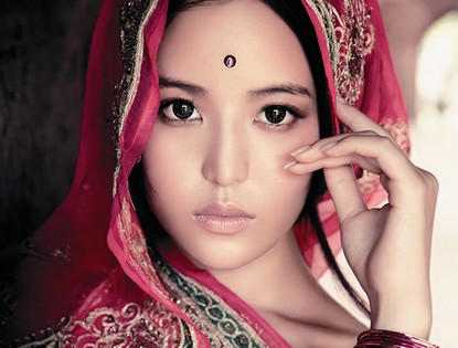 Красавица Вэнь Синь в индийской одежде